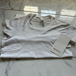 New with Tags Lululemon Swiftly Tech Short Sleeve 2.0